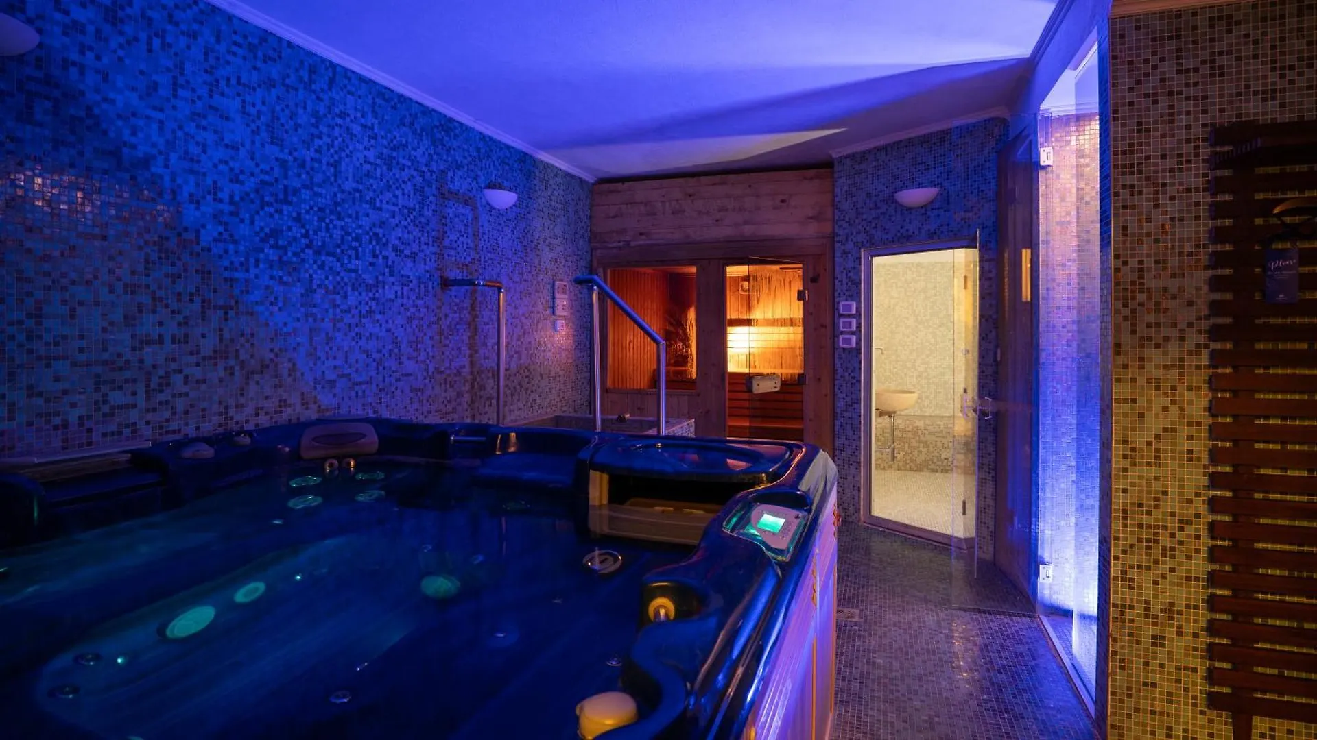 Gardone Palace Hotel Gardone Riviera 4*,