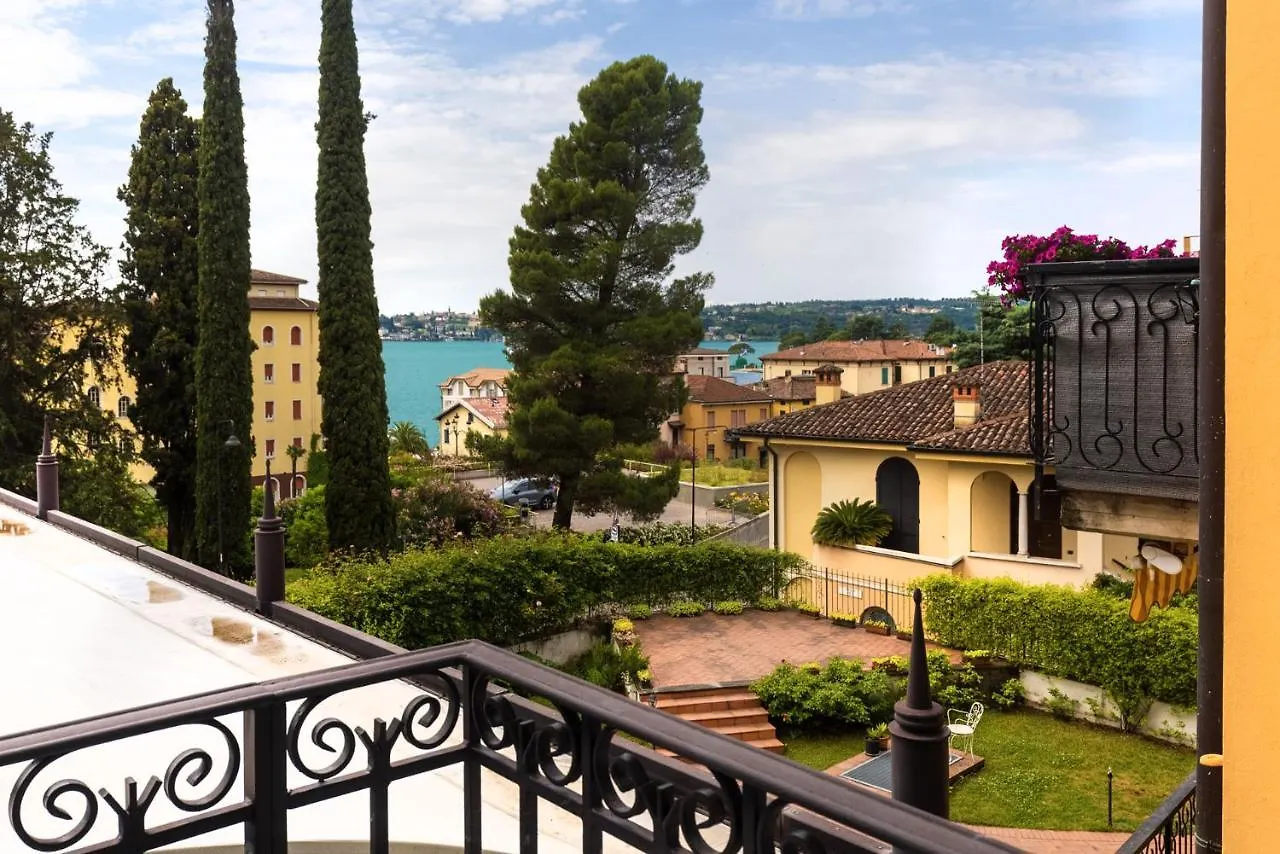 Mefuta Hotel Gardone Riviera 4*,